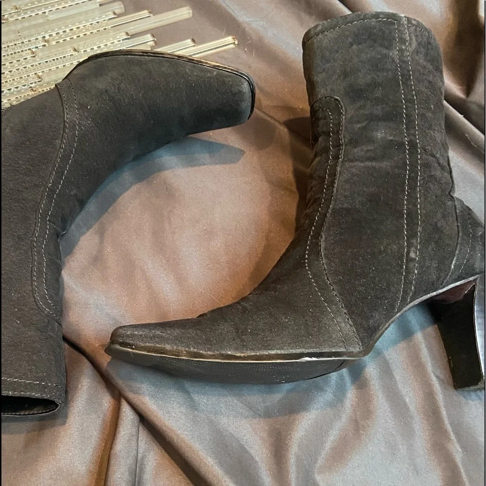 ❄️Cute  Black Suede Boots 💕 - Picture 12 of 15